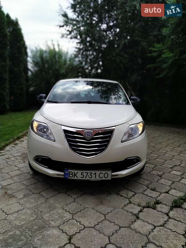 Хэтчбек Lancia Ypsilon 2012 в Ровно