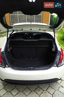 Хэтчбек Lancia Ypsilon 2012 в 