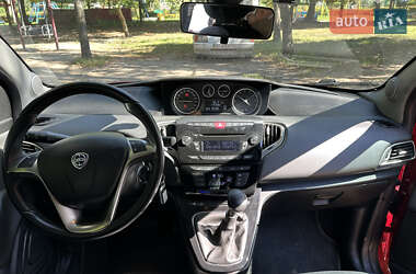 Хэтчбек Lancia Ypsilon 2012 в 