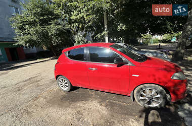 Хэтчбек Lancia Ypsilon 2012 в 