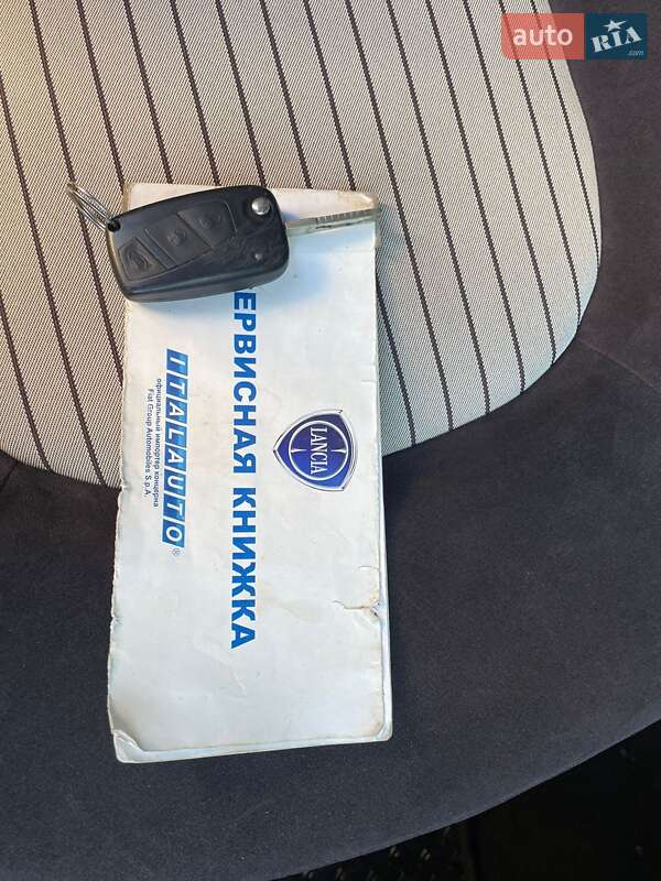 Хэтчбек Lancia Ypsilon 2008 в Киеве фото 10 Хэтчбек Lancia Ypsilon 2008 в Киеве