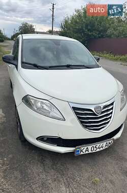 Хетчбек Lancia Ypsilon 2012 в 