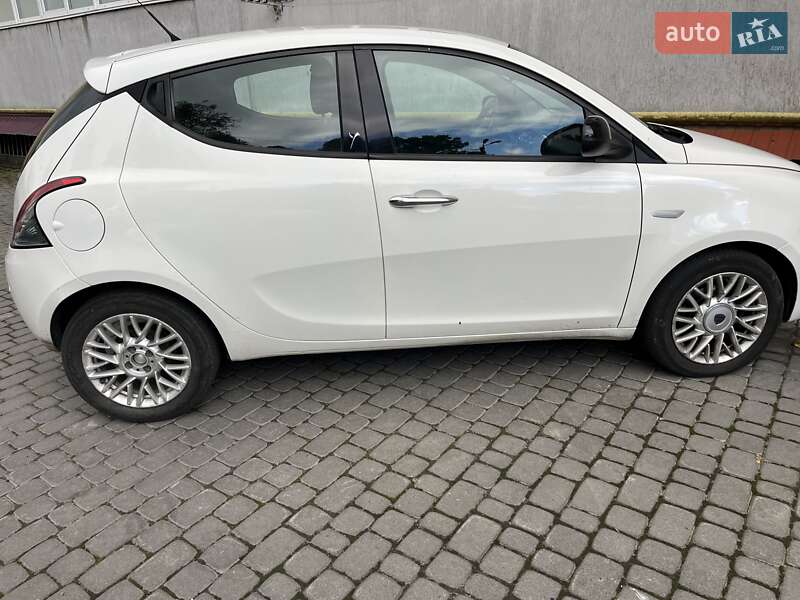Хэтчбек Lancia Ypsilon 2013 в Хмельницком фото 4 Хэтчбек Lancia Ypsilon 2013 в Хмельницком