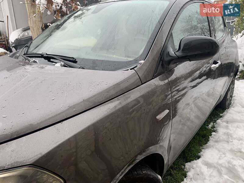 Хэтчбек Lancia Ypsilon 2012 в Львове