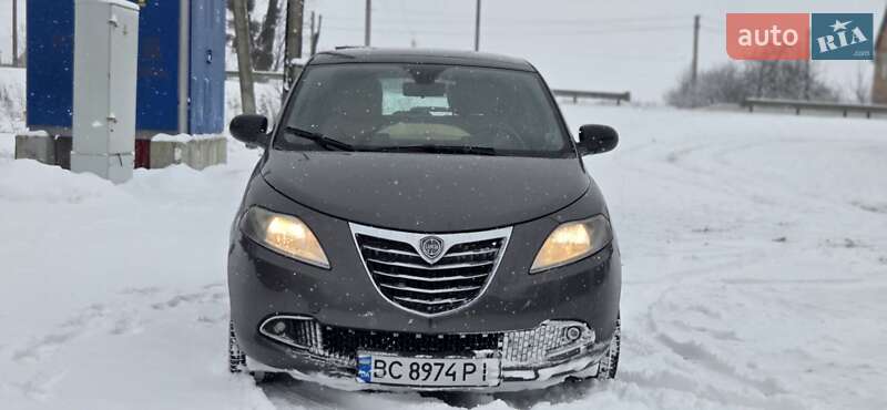 Хэтчбек Lancia Ypsilon 2012 в Дубно