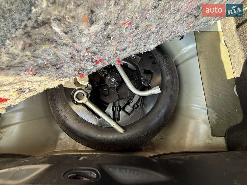 Хэтчбек Lancia Ypsilon 2008 в Раздельной