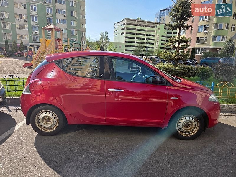 Хэтчбек Lancia Ypsilon 2012 в Киеве