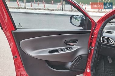 Хэтчбек Lancia Ypsilon 2012 в Киеве
