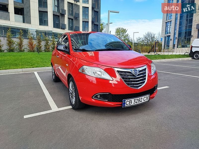 Хэтчбек Lancia Ypsilon 2012 в Киеве