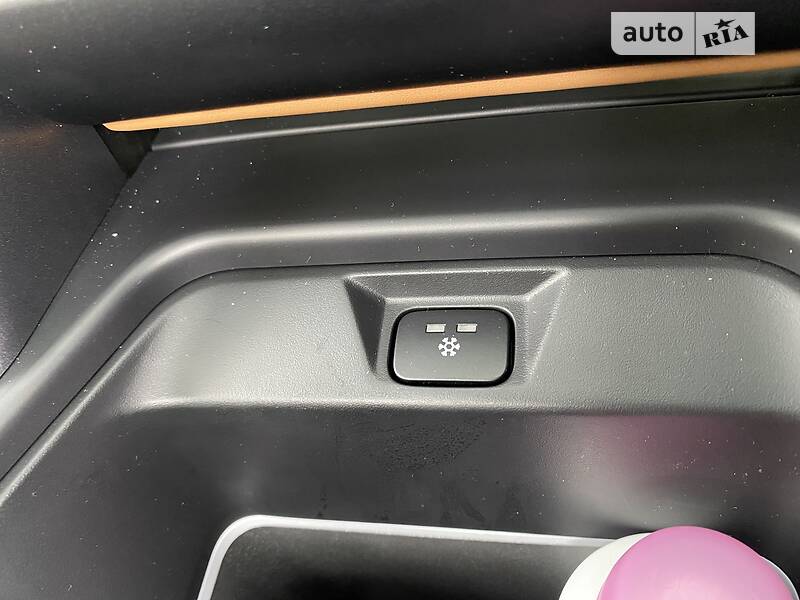 Внедорожник / Кроссовер Land Rover Defender 2020 в Киеве