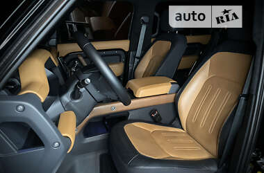 Внедорожник / Кроссовер Land Rover Defender 2022 в 