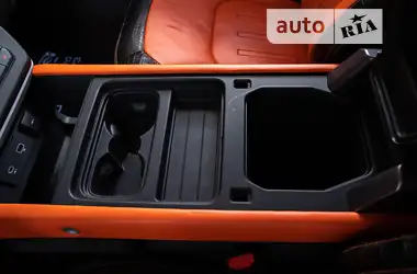 Land Rover Defender 2021