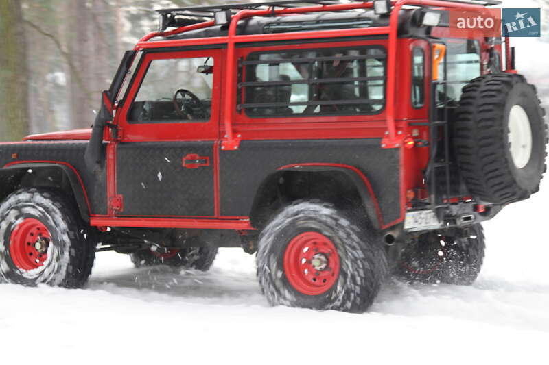 Позашляховик / Кросовер Land Rover Defender 1998 в Києві