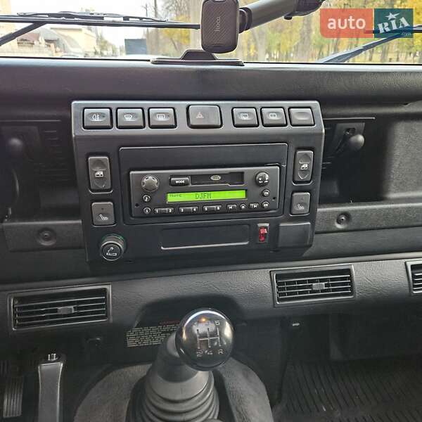 Позашляховик / Кросовер Land Rover Defender 2002 в Києві