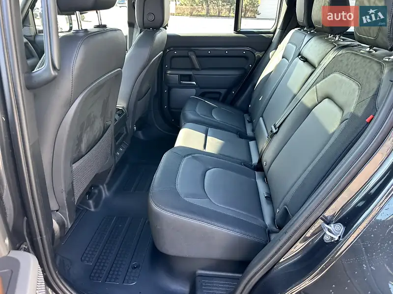 Land Rover Defender 2023