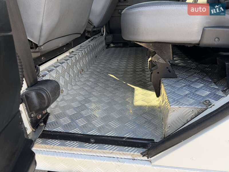 Внедорожник / Кроссовер Land Rover Defender 2008 в Киеве