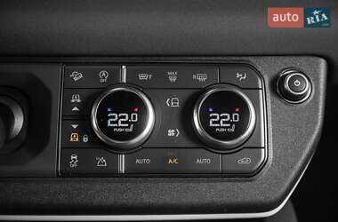 Внедорожник / Кроссовер Land Rover Defender 2022 в 