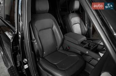 Внедорожник / Кроссовер Land Rover Defender 2022 в 