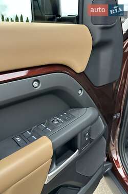 Внедорожник / Кроссовер Land Rover Defender 2024 в 