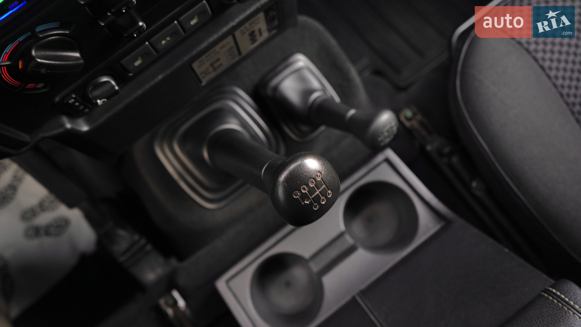 2015 Land Rover Defender - мініатюра 26