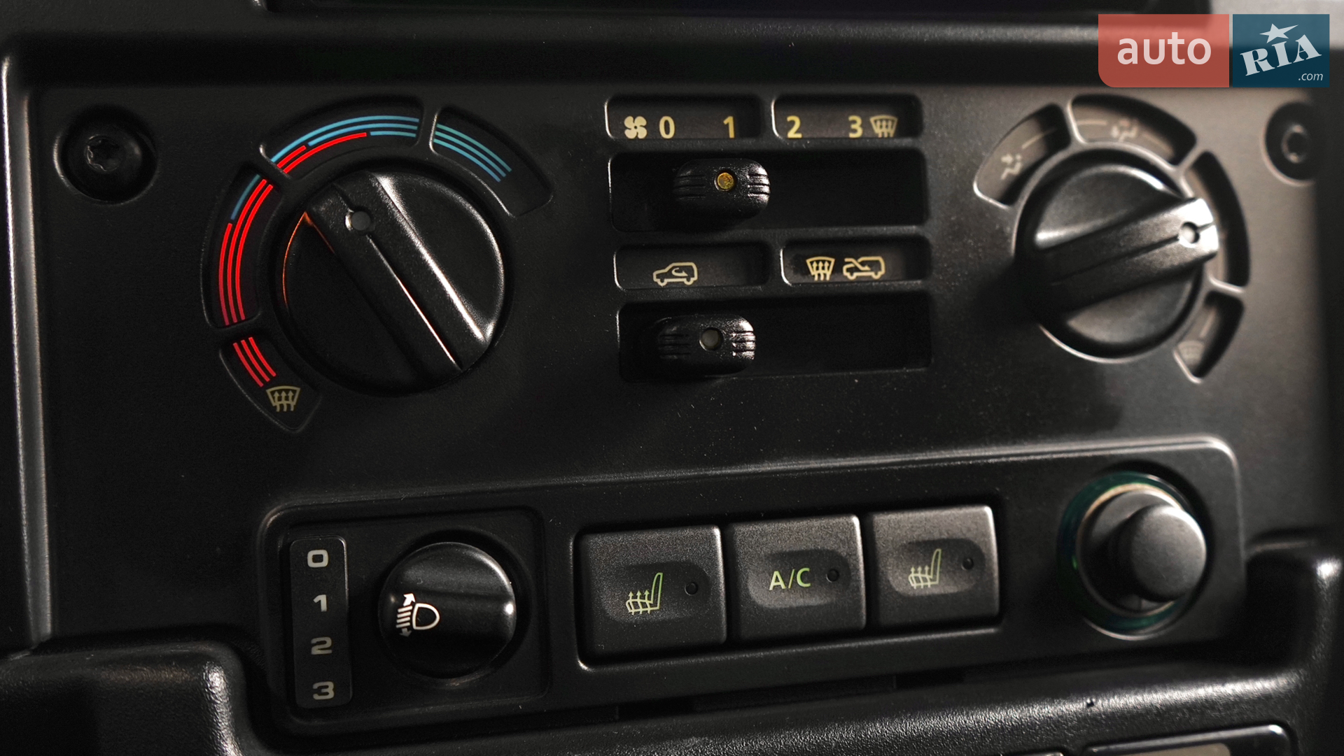 2015 Land Rover Defender - мініатюра 27