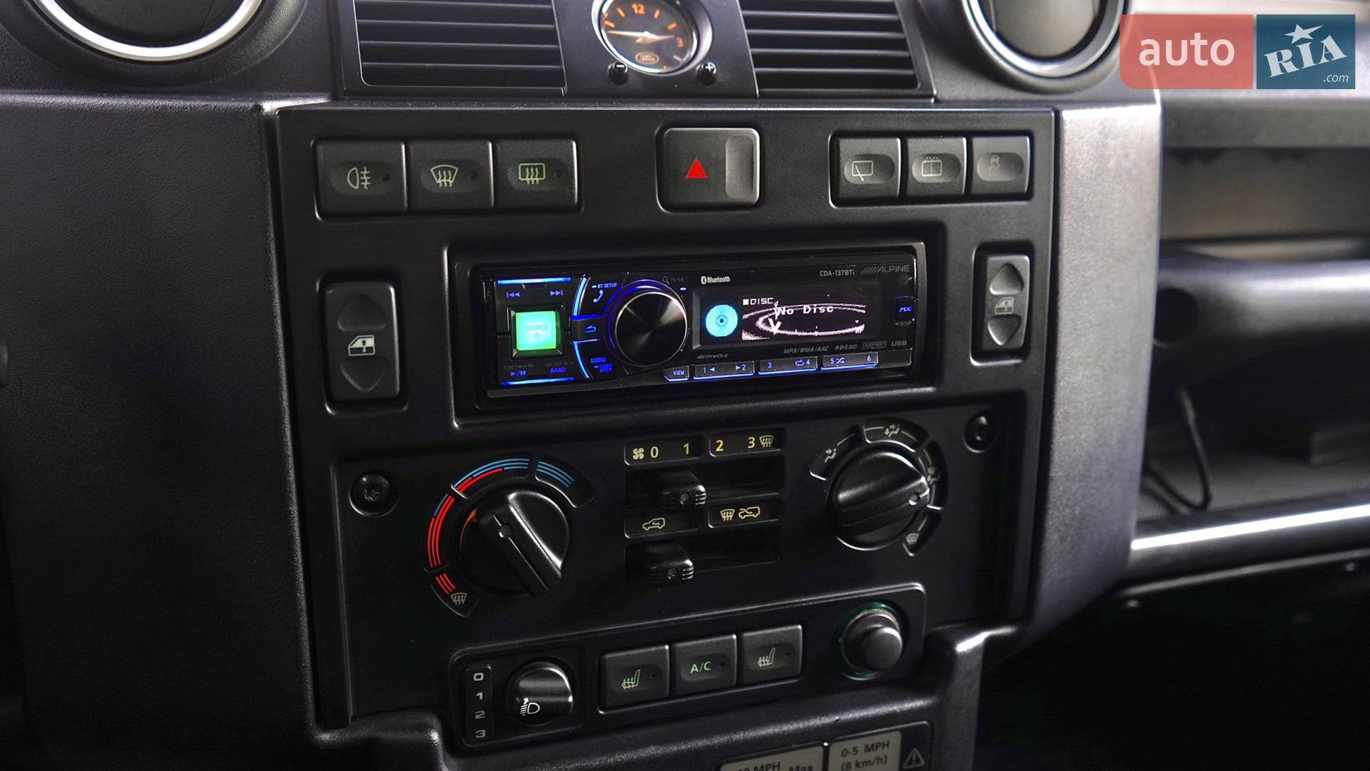 2015 Land Rover Defender - мініатюра 30