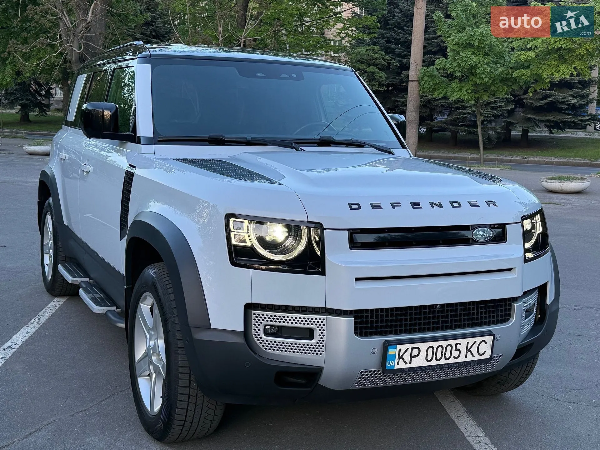 2021 Land Rover Defender - мініатюра 2