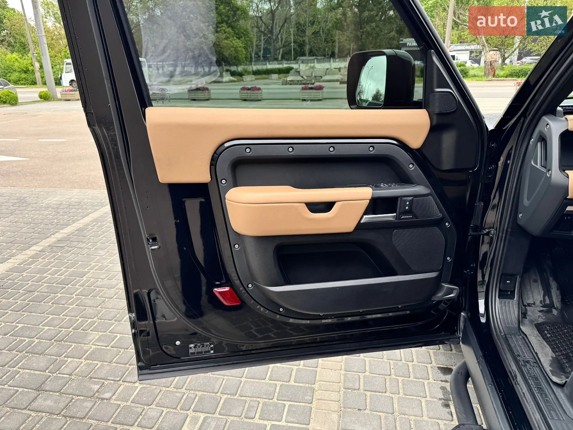 2025 Land Rover Defender - мініатюра 8