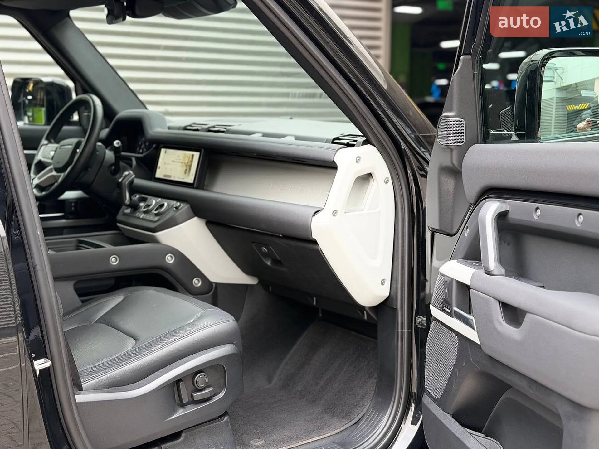 2023 Land Rover Defender - мініатюра 19