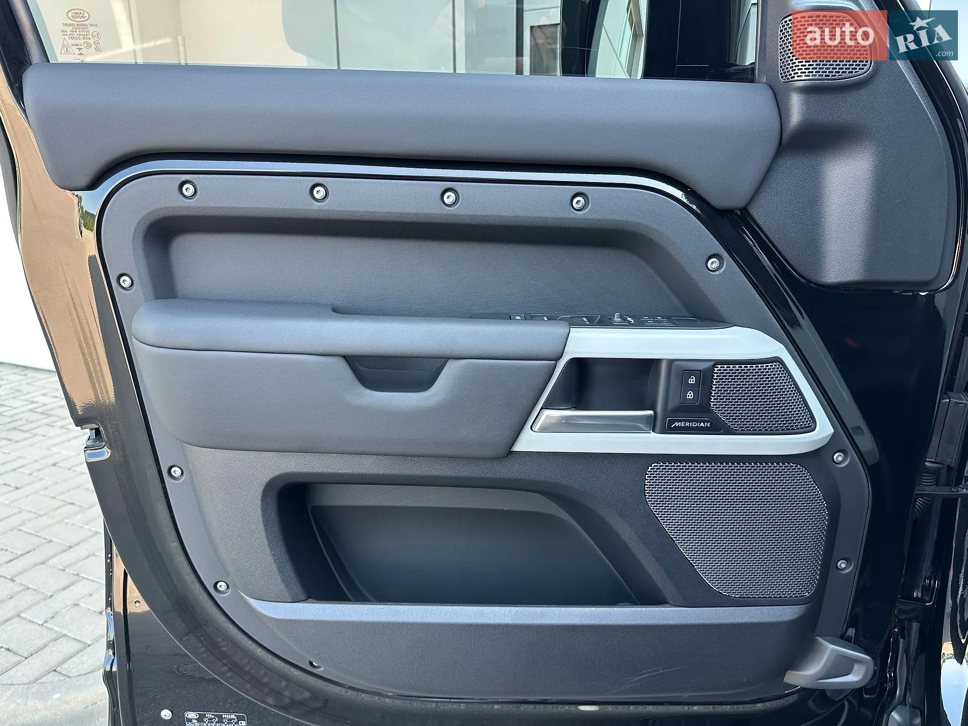 2023 Land Rover Defender - мініатюра 12