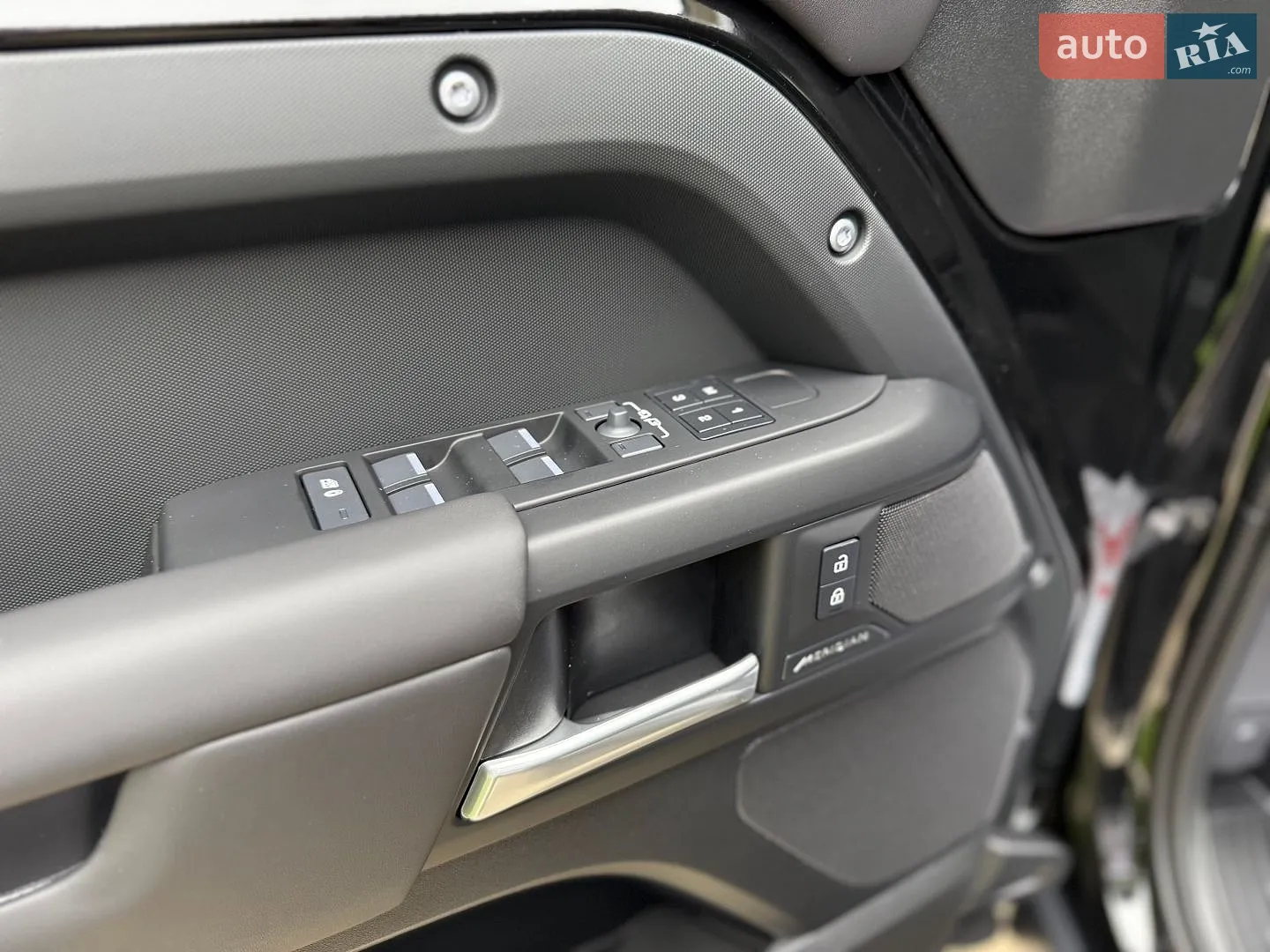 2026 Land Rover Defender - мініатюра 31