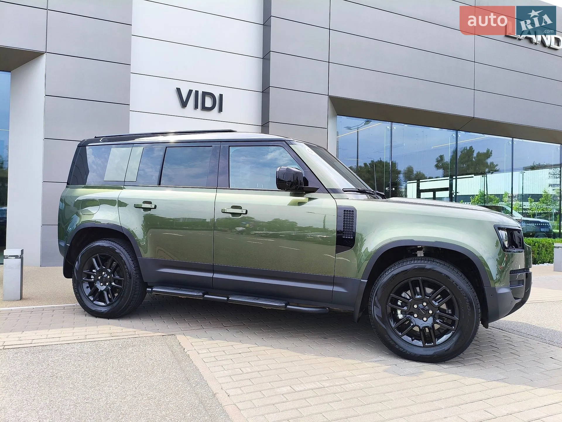 2026 Land Rover Defender - фото 1