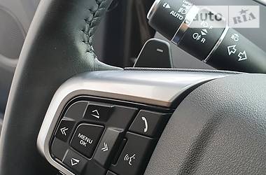 Позашляховик / Кросовер Land Rover Discovery Sport 2017 в 