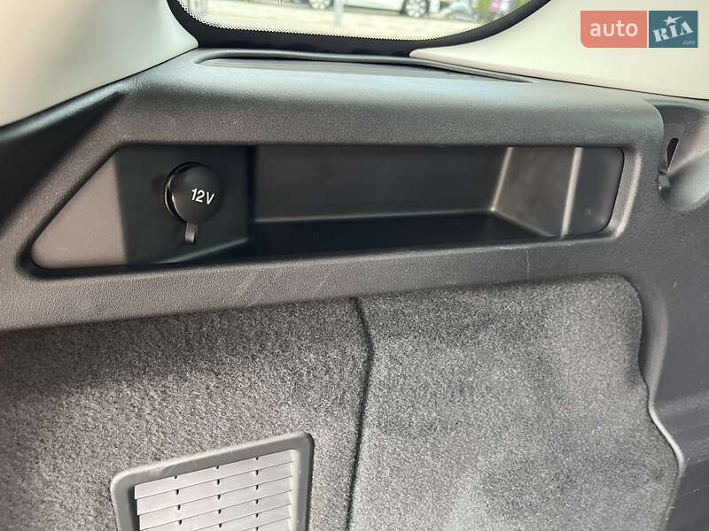 Позашляховик / Кросовер Land Rover Discovery Sport 2017 в Києві