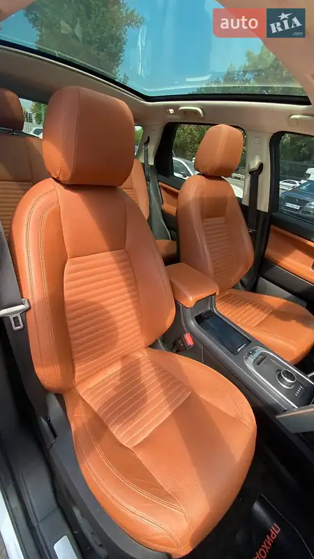 Внедорожник / Кроссовер Land Rover Discovery Sport 2016 в 