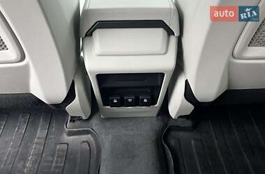 Внедорожник / Кроссовер Land Rover Discovery Sport 2015 в 