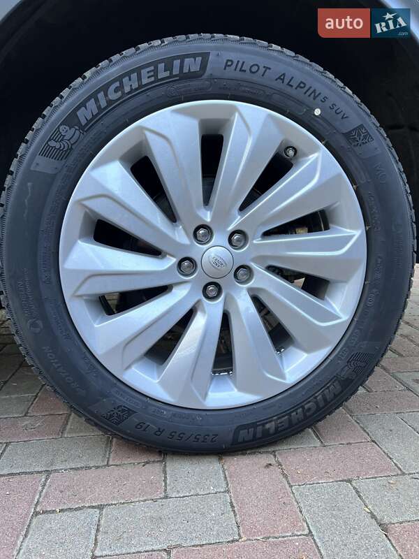 Внедорожник / Кроссовер Land Rover Discovery Sport 2019 в Киеве