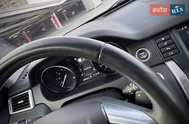 Позашляховик / Кросовер Land Rover Discovery Sport 2017 в 