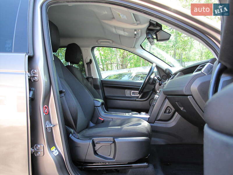 Внедорожник / Кроссовер Land Rover Discovery Sport 2016 в Киеве