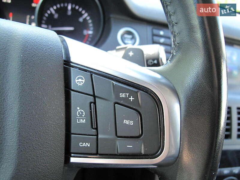 Внедорожник / Кроссовер Land Rover Discovery Sport 2016 в Киеве