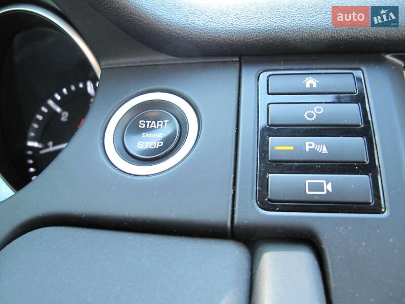 Внедорожник / Кроссовер Land Rover Discovery Sport 2016 в Киеве