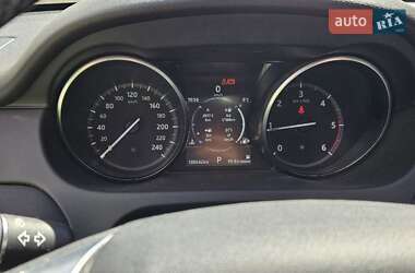 Внедорожник / Кроссовер Land Rover Discovery Sport 2016 в 