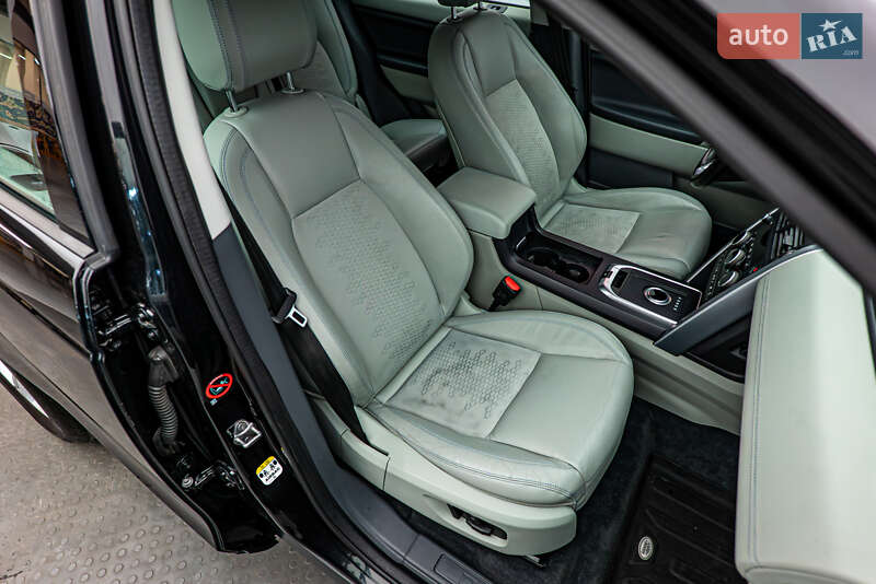 Позашляховик / Кросовер Land Rover Discovery Sport 2017 в Києві