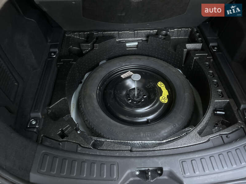 Внедорожник / Кроссовер Land Rover Discovery Sport 2017 в Киеве