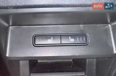 Позашляховик / Кросовер Land Rover Discovery Sport 2017 в  фото 12 Позашляховик / Кросовер Land Rover Discovery Sport 2017 в