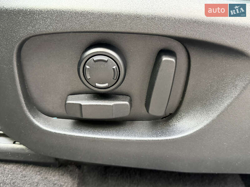 Позашляховик / Кросовер Land Rover Discovery Sport 2016 в Дрогобичі