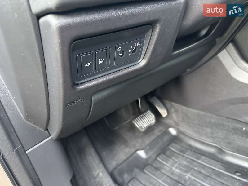 Позашляховик / Кросовер Land Rover Discovery Sport 2015 в Калуші