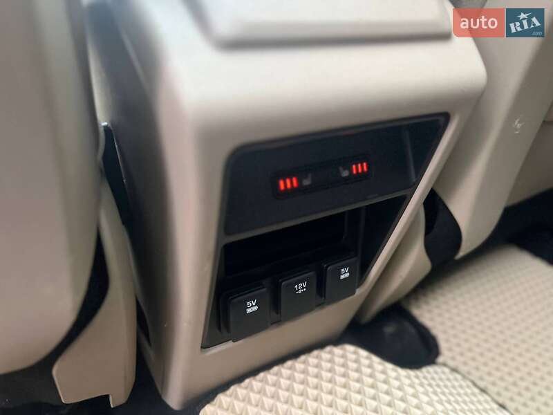 Внедорожник / Кроссовер Land Rover Discovery Sport 2015 в Полтаве