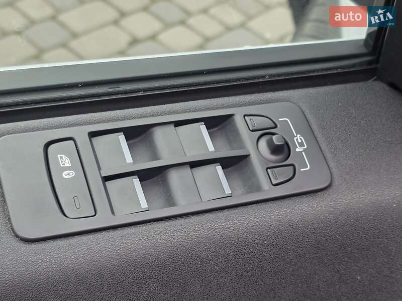 Позашляховик / Кросовер Land Rover Discovery Sport 2016 в Івано-Франківську