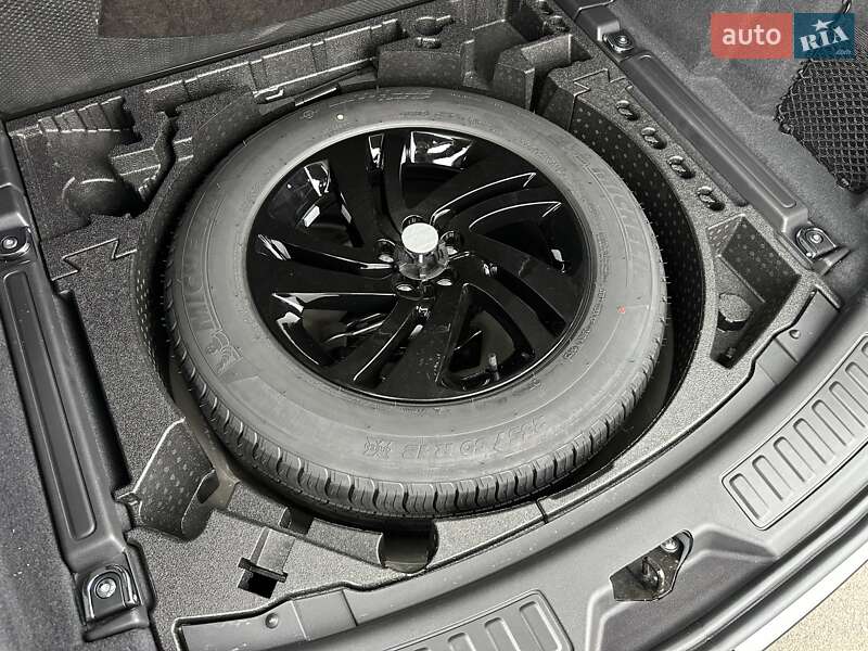 Внедорожник / Кроссовер Land Rover Discovery Sport 2023 в Киеве